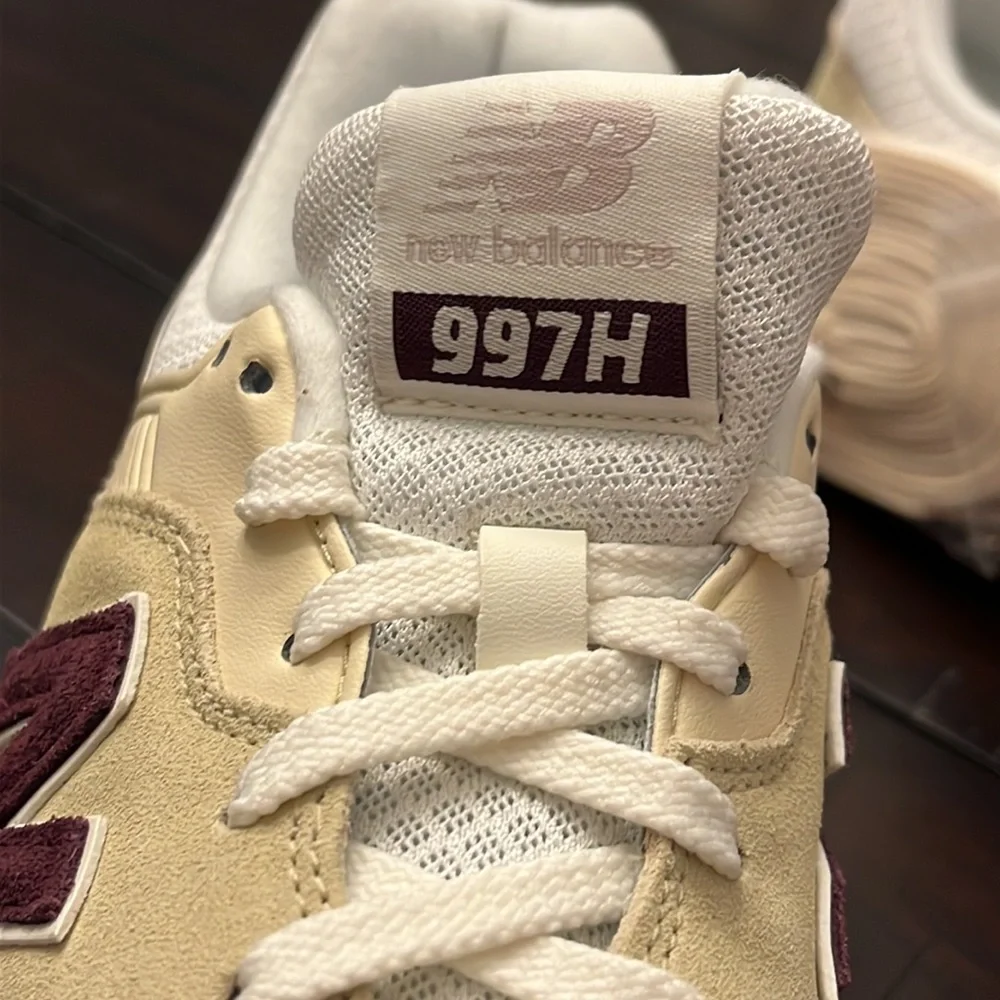 New Balance 997H Classics Shoes Sneakers CW997HRM 997 Womens Size 9.5 / Mens 8